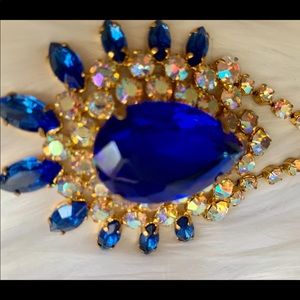 Necklace with crystal stones .